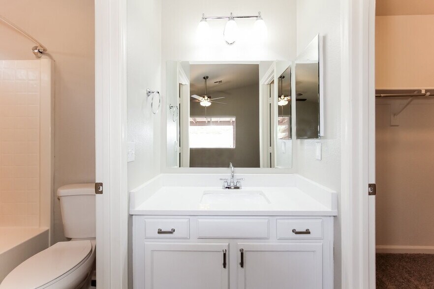 Building Photo - 21635 N 29th Dr