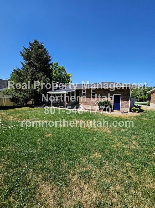 Building Photo - Stunning 5 Bedroom Home in Kaysville Now A...
