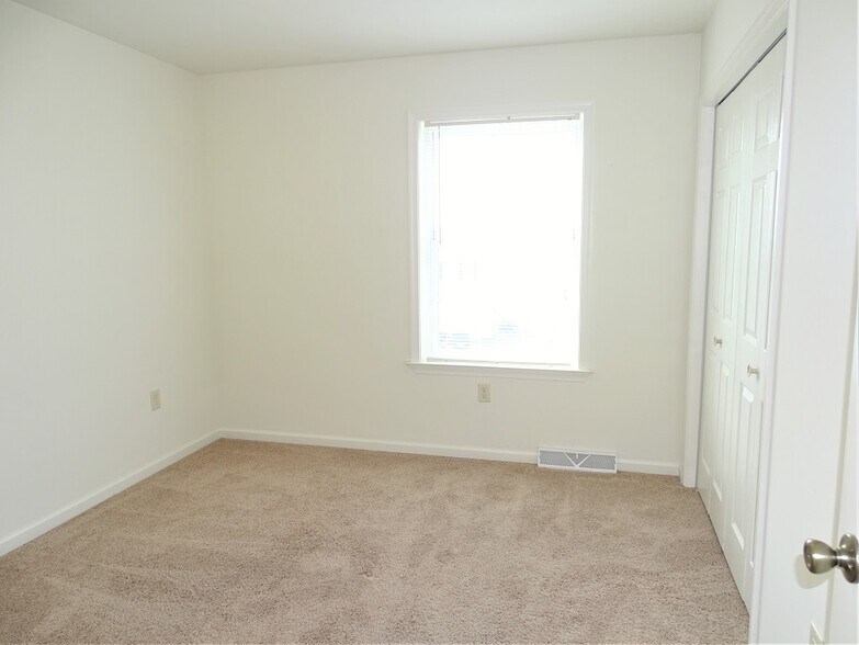 Building Photo - 247 Limestone Dr