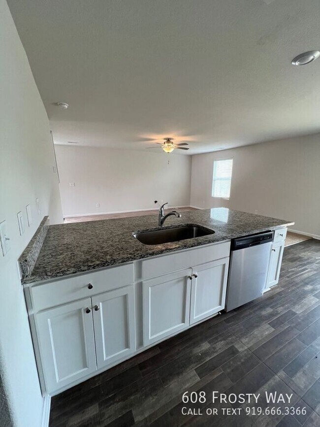 Building Photo - 608 Frosty Way