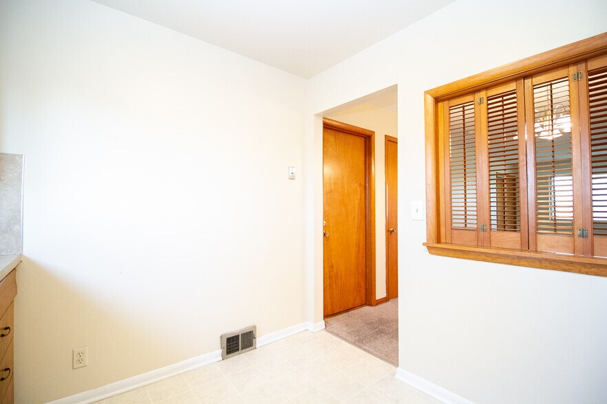 Building Photo - 3036 Carskaddon Ave