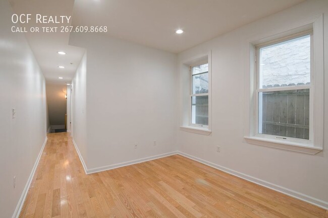 Building Photo - Stunning Three Bed Apartment in Point Breeze