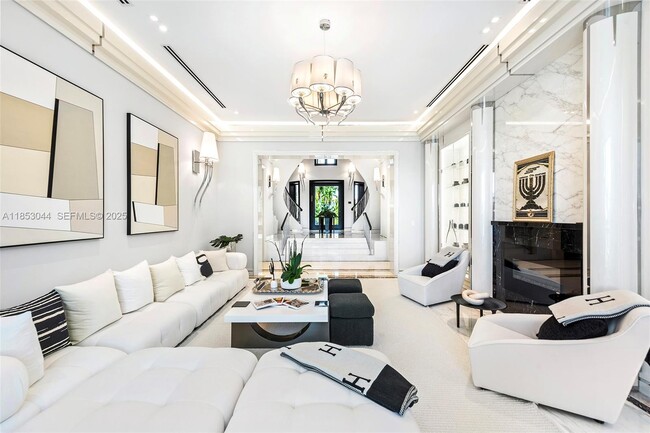 Building Photo - 498 N Pkwy