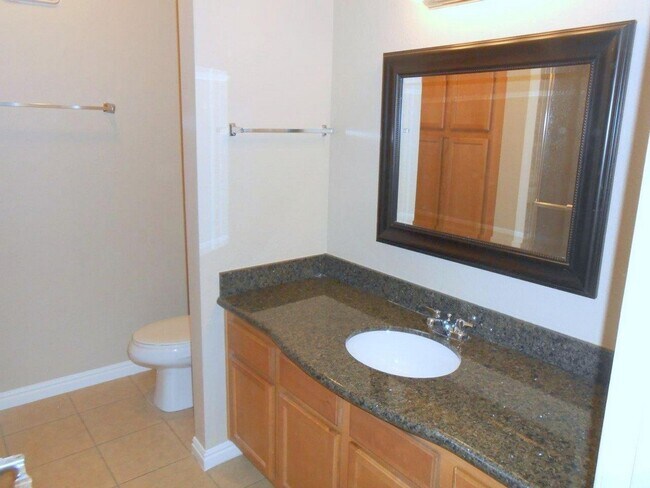 Building Photo - Spacious 1st Floor Condo at The Lakes
