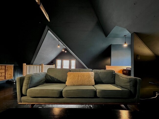 Building Photo - Victorian Gem in the Heart of Downtown – F...