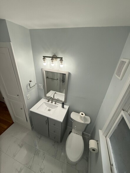 master bath - 4185 Eastway Rd