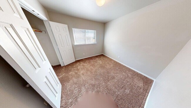 Building Photo - 601 Cattail Cir