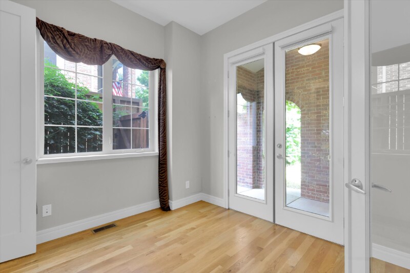 Building Photo - 595 S Corona St