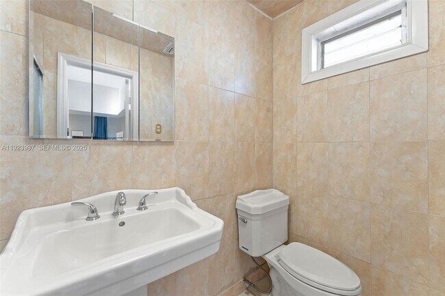 Building Photo - 2634 Sheridan St