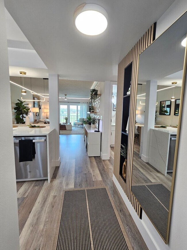 Building Photo - Gorgeous Seasonal Short-Term 2 Bedroom 2 Bathroom 2nd Floor Condo with Golf Transfer at Farmingto...