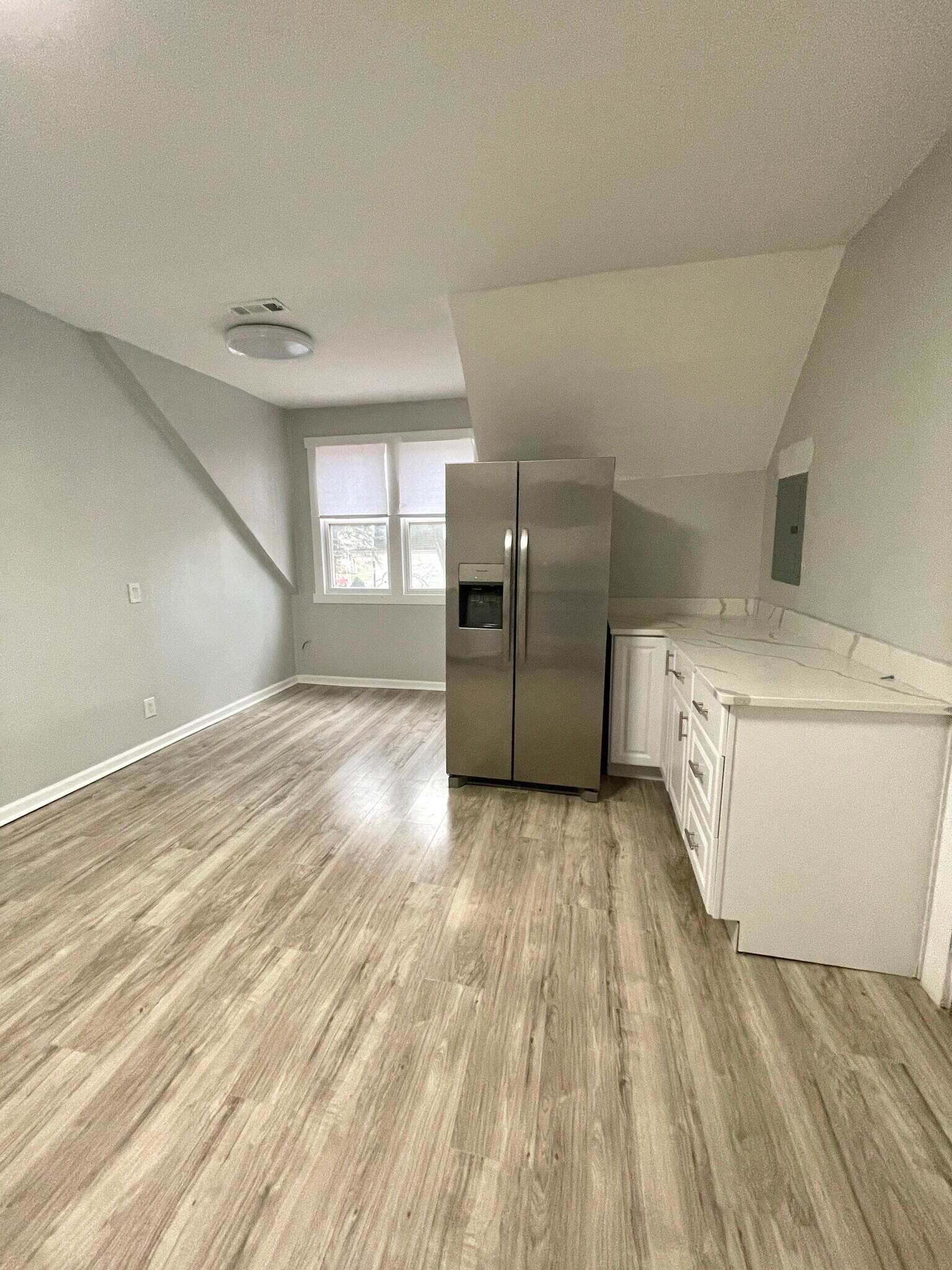 Building Photo - 5858 W Dakin St