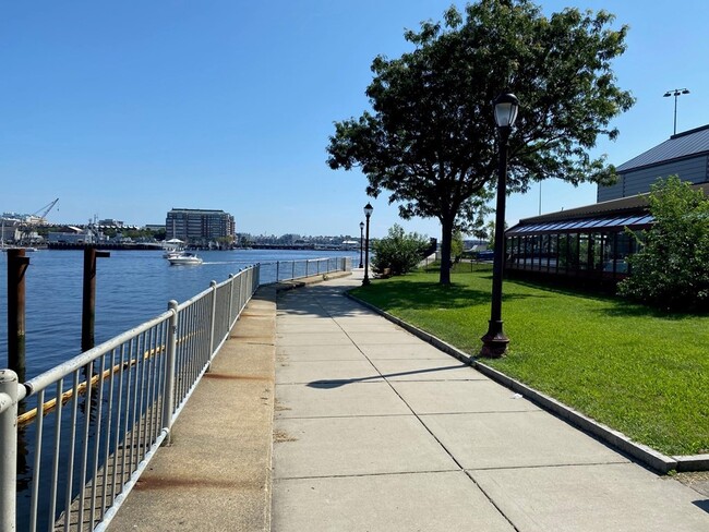 Building Photo - 45 Charter St