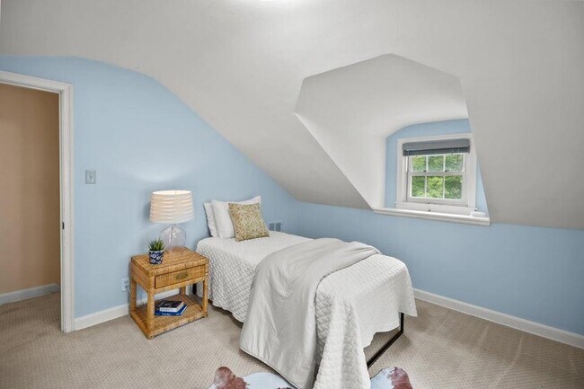 Building Photo - 5160 N Kent Ave