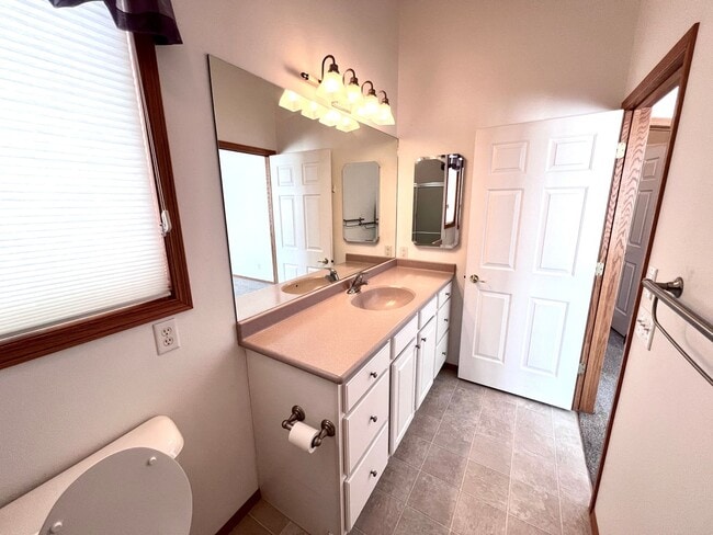 Building Photo - Dog Friendly 3 bed 2 bath Home