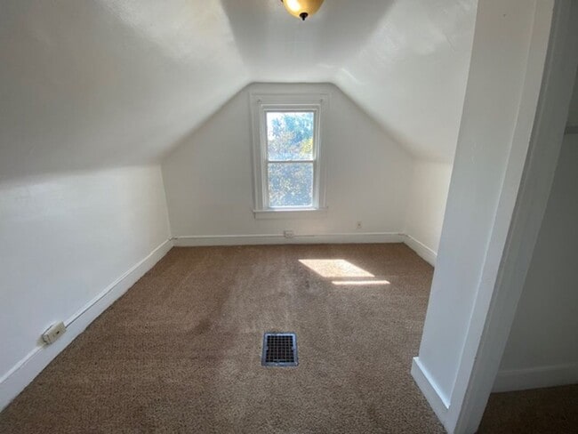Building Photo - Welcoming 5BR/3BA with Dining Room & Laundry—Minutes to UA and Downtown