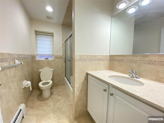 Building Photo - 517A Lawn Ave