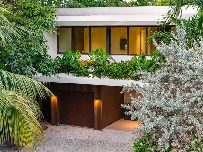 Building Photo - 77 SW 18th Terrace