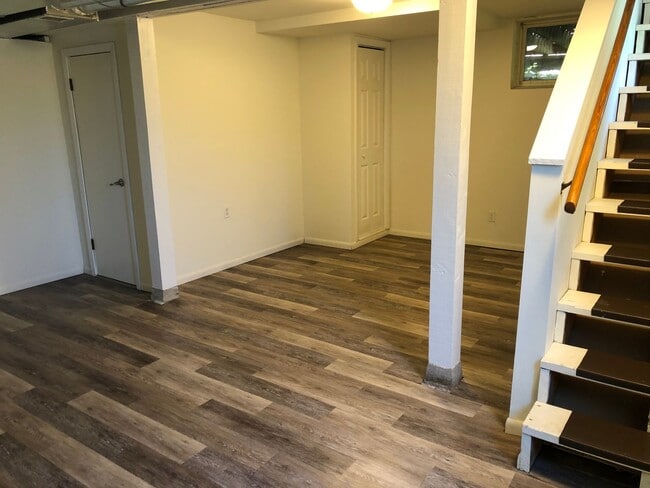 Building Photo - Spacious and Private 4-bed, 3-bath House in Desirable Highland Park Neighborhood of St. Paul!