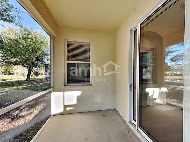 Building Photo - 15238 Searobbin Dr