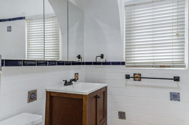 Building Photo - 2305 18th St