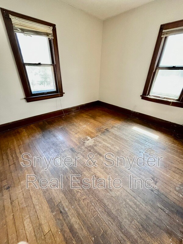 Building Photo - 689 Schiller Ave