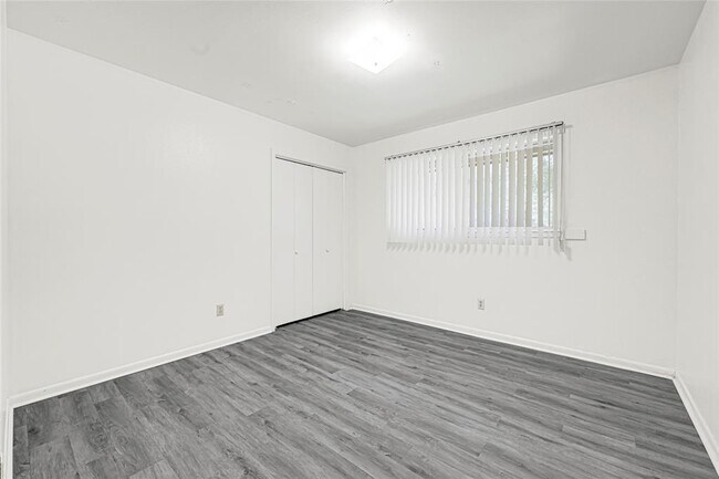 Building Photo - 1231 Country Ln