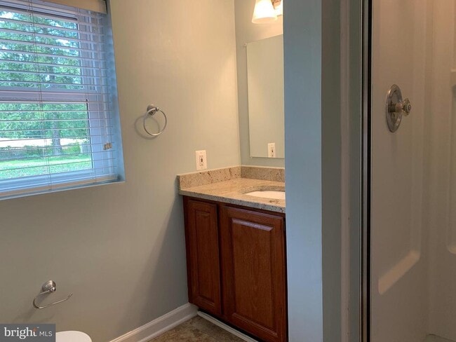 Building Photo - 1334 Mayflower Dr