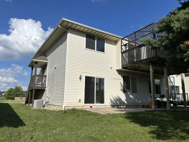 Building Photo - 518 Fuller Ln