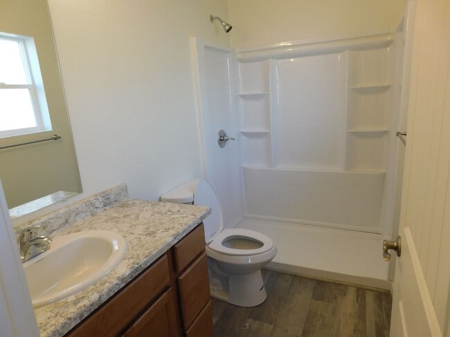 Building Photo - WALKING DISTANCE TO COMMUNITY