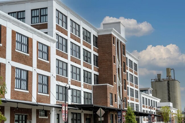 Building Photo - 711 N Front St