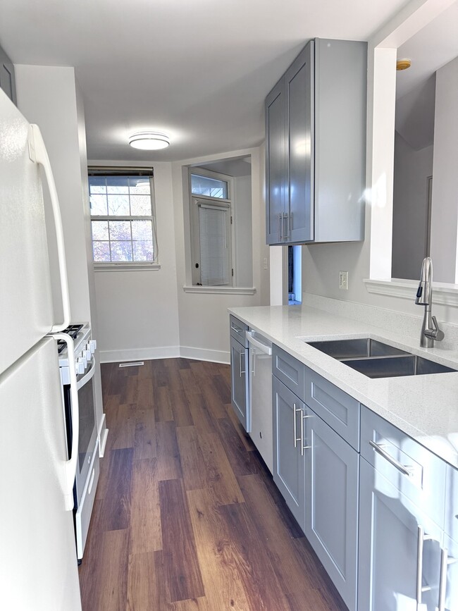 Building Photo - 2406 Sheehan Dr