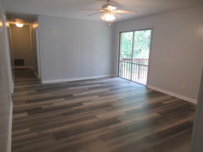Building Photo - 55 Greenwood Ln