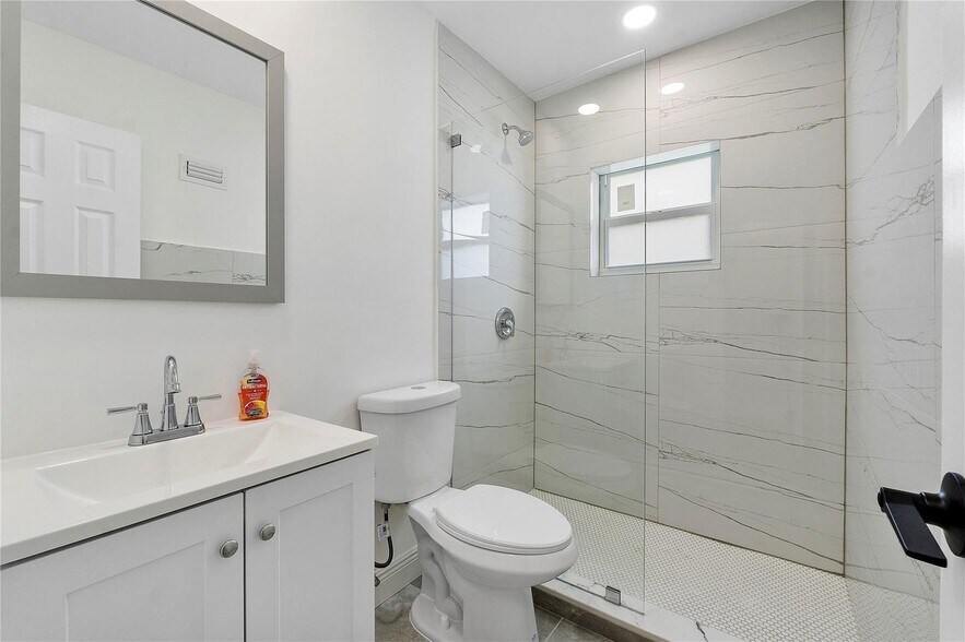 Building Photo - 6870 SW 18th Ct