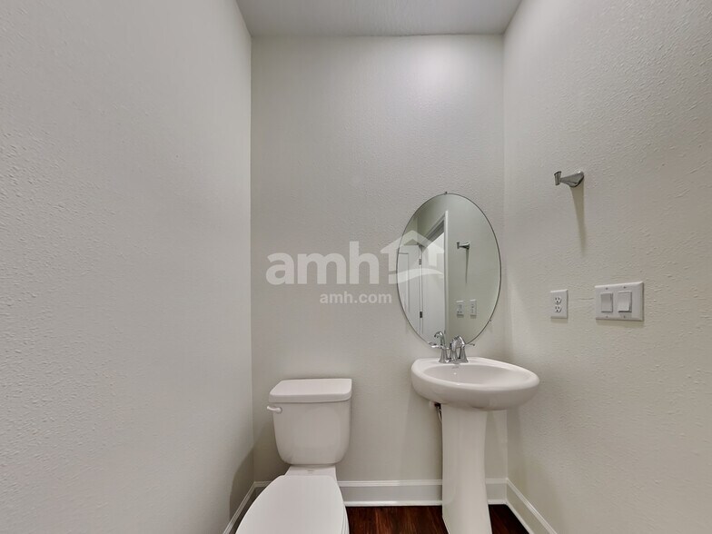 Building Photo - 10717 Coleman Rd