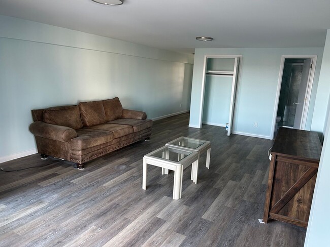 Building Photo - Studio Apartment in Wrightsville Beach – A...