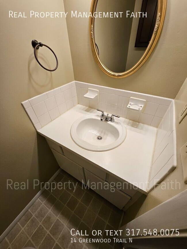 Building Photo - 14 Greenwood Trail N Dr