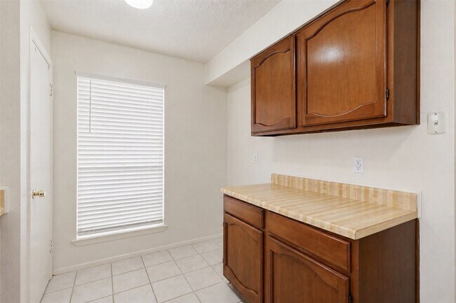 Building Photo - 16315 Dew Drop Ln