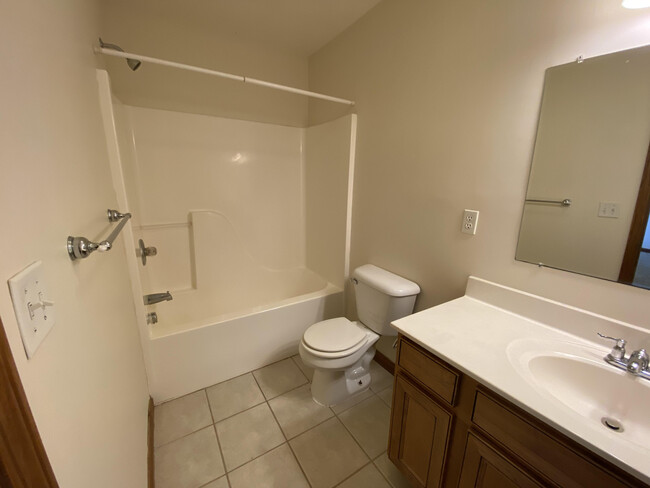 Building Photo - 5355 Midway Dr