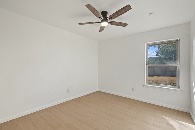 Building Photo - 224 Mountain View Dr