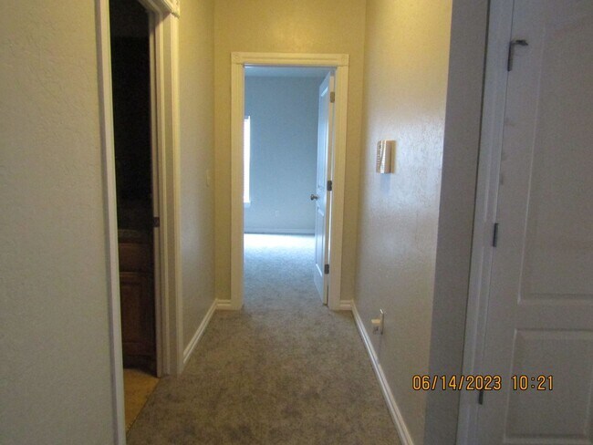 Building Photo - ALL ELECTRIC HOME!! PETS NEGOTIABLE WITH OWNER APPROVAL!!