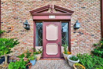 Building Photo - 7600 Burgoyne Rd