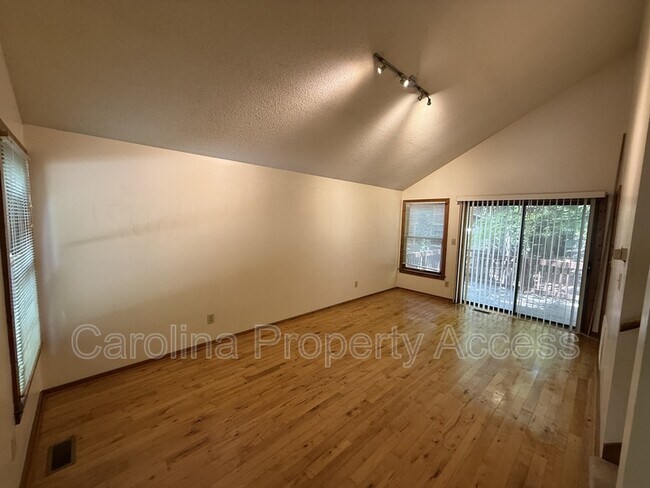 Building Photo - 113 S Peak Dr