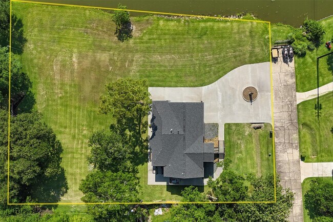 Building Photo - 719 Fairfield Ave