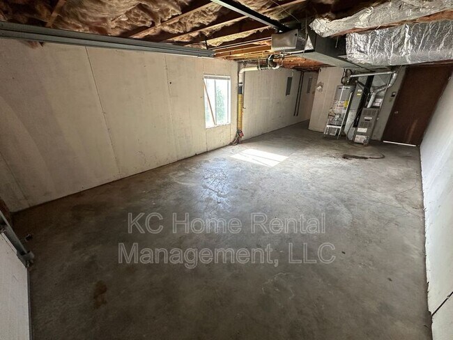 Building Photo - 1903 N 77th St