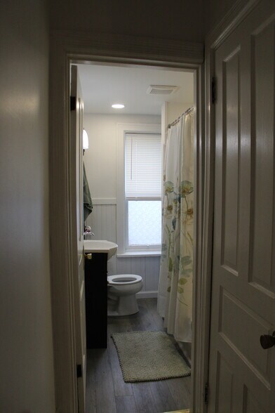 Bathroom - 121 E Pomfret St