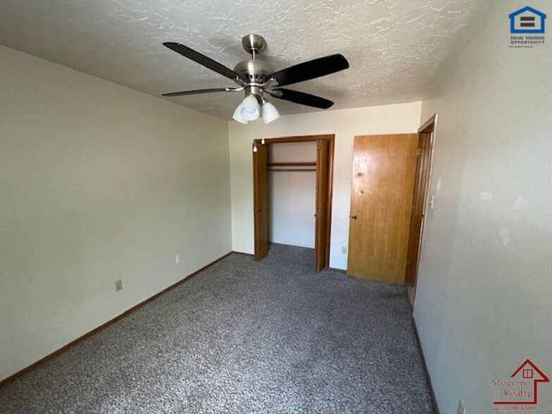 Building Photo - 1912 SW D Ave