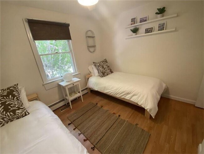 Building Photo - 52 Lawn Ave