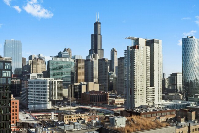 Building Photo - 164 N Peoria St