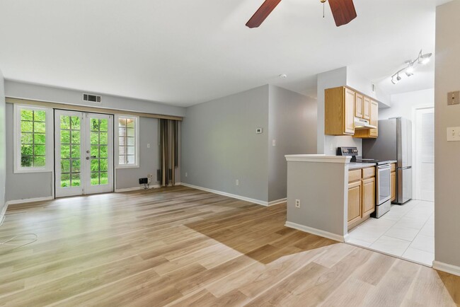 Building Photo - Updated Condo with Community Amenities