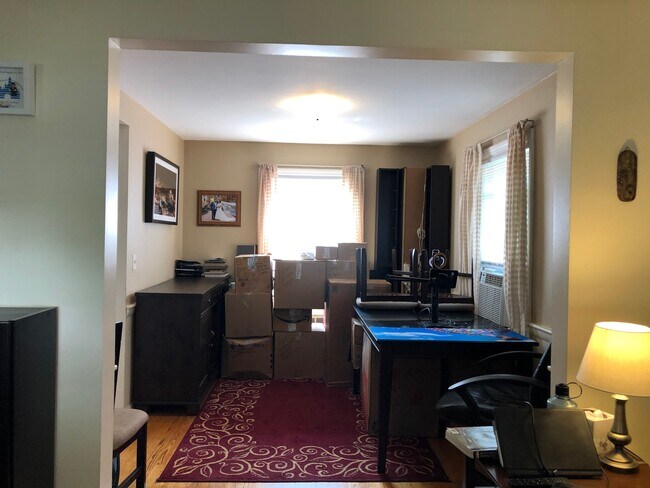 Building Photo - 112 Rowe St